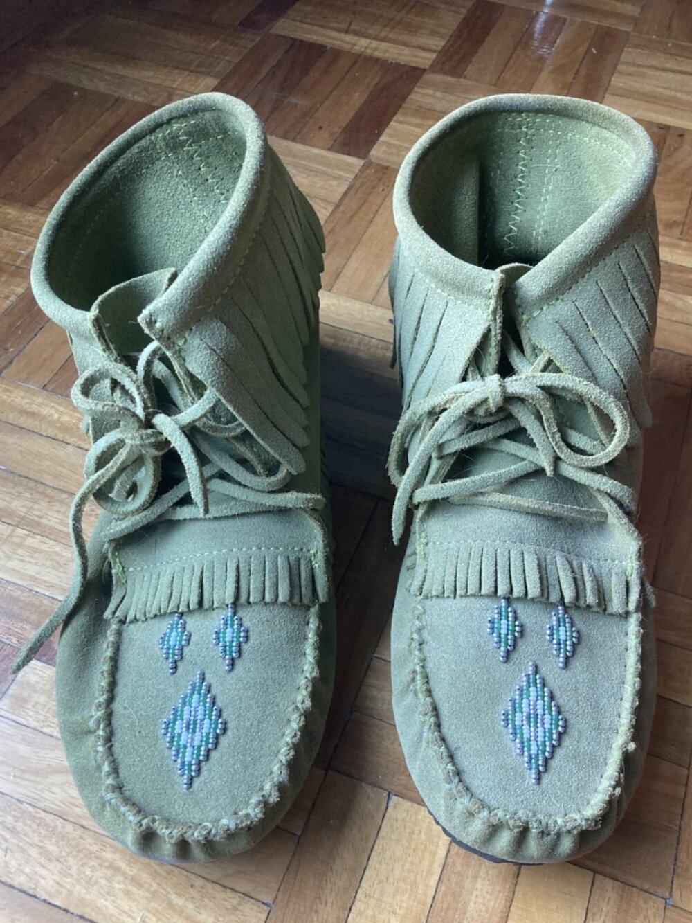 Manitobah Mukluks sage green suede moccasins (Women's size 9)